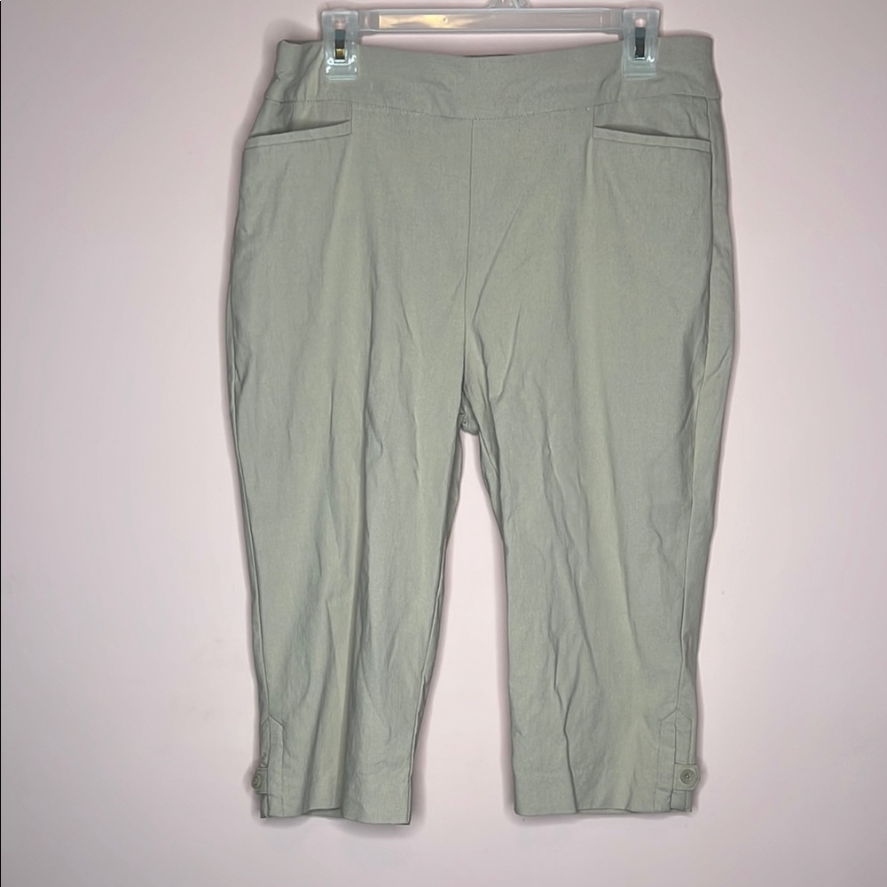 Chico's Stylish Cream Capri Pull On Pants